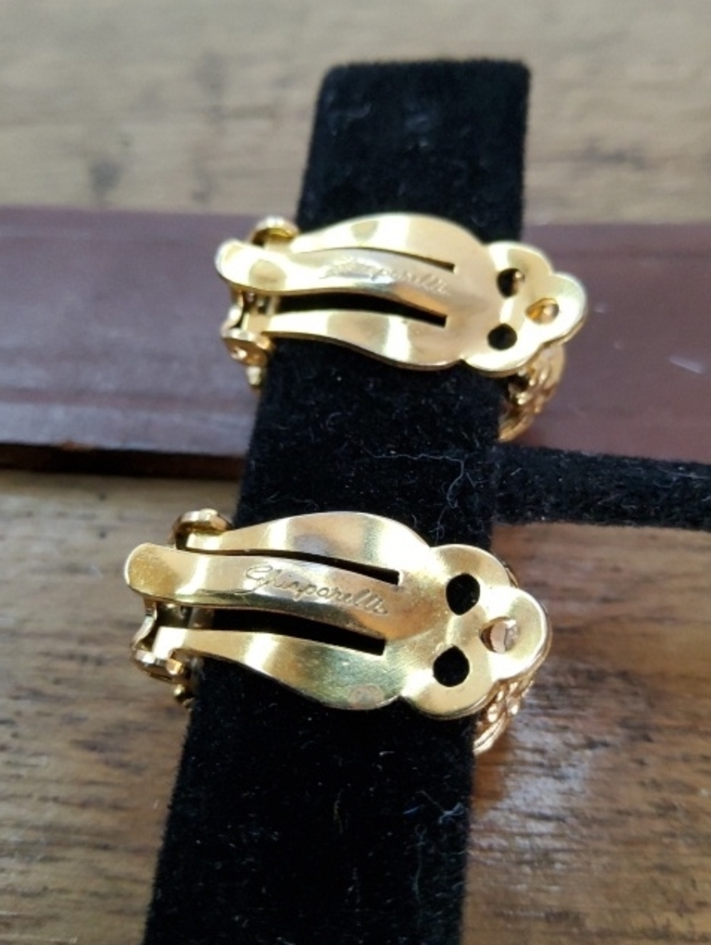Vintage Elsa Schiaparelli Clip- on earrings. - Picture 4 of 9